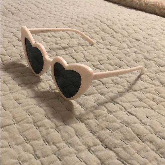 Oversized Heart Sunglasses - Picture 2 of 3
